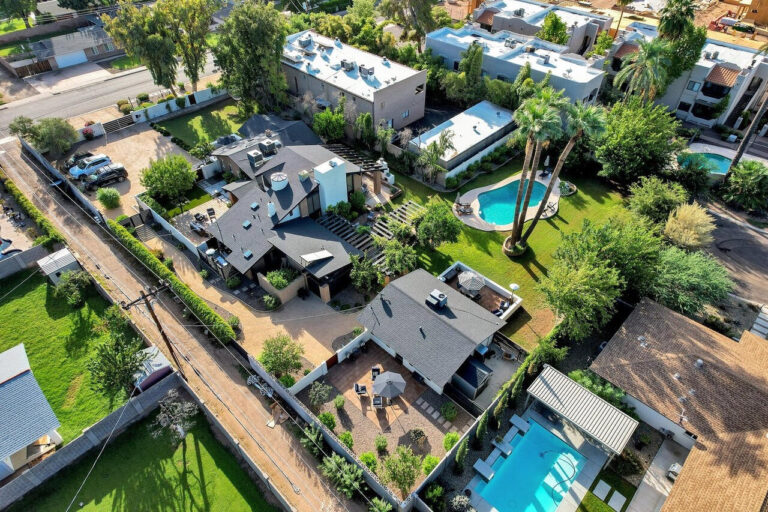 Guided psychedelic preparation session in a private room – Daytryp Retreats