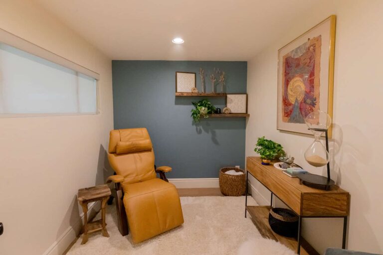 Relaxation room at Daytryp with a reclining chair and a tranquil blue accent wall.
